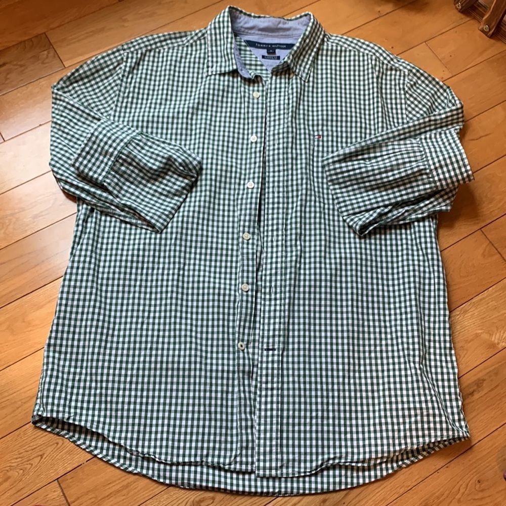 Tommy Hilfigre green + white plaid button up business casual long sleeve shirt
